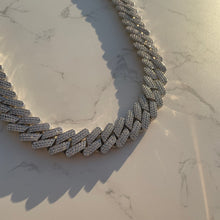 Load image into Gallery viewer, Prong 18mm White Gold Cuban link